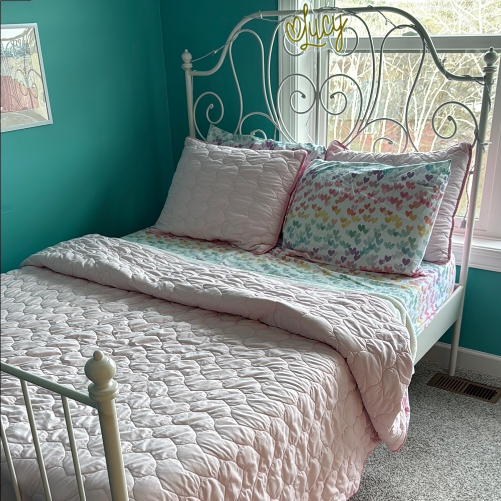 Quilted Bedding Set in Pink and Multicolor Hearts